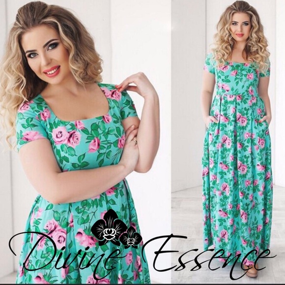 Dresses & Skirts - Floral Maxi Dress